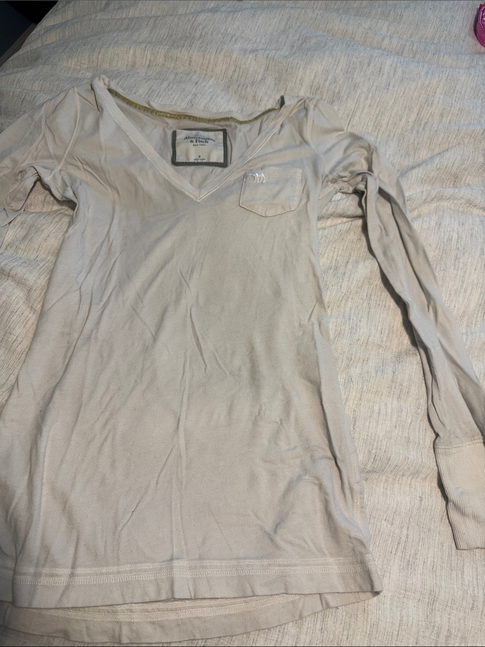 Abercrombie & Fitch Light Beige Long-Sleeve V-Neck Tee